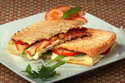 ‪the Pizza Factory‬