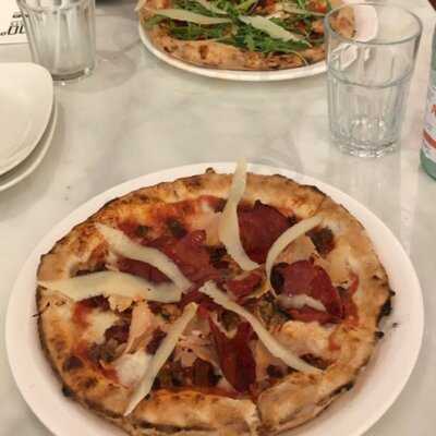 ‪800 Degrees Neopolitan Pizzeria‬