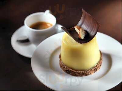 ‪atrium Lobby Lounge - Amwaj Rotana‬