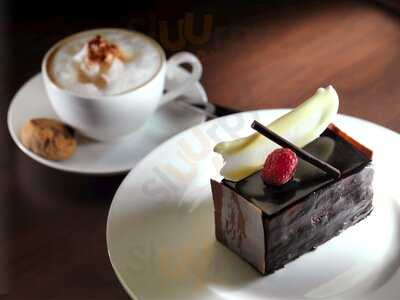‪atrium Lobby Lounge - Amwaj Rotana‬