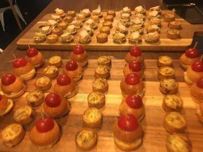 ‪odeon Cafe Bakery Traiteur‬