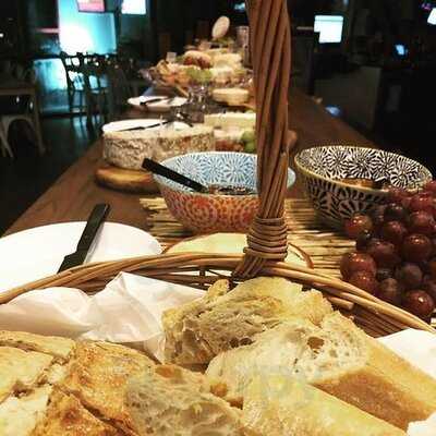 ‪odeon Cafe Bakery Traiteur‬