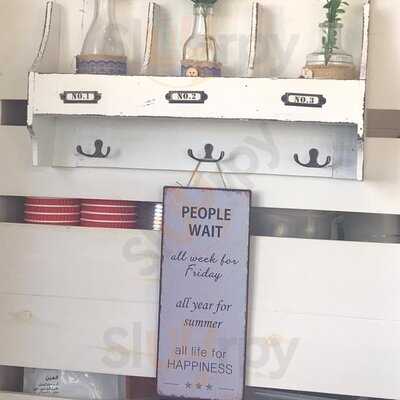 ‪baker Street Cafe‬