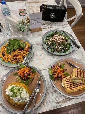 ‪baker Street Cafe‬