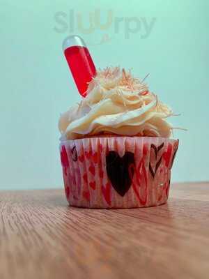 ‪looshi's Macarons Cakes Pies‬