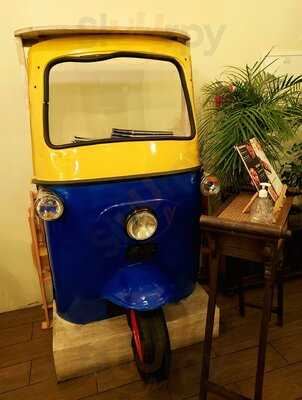 ‪tuk Tuk Thai Cuisine‬
