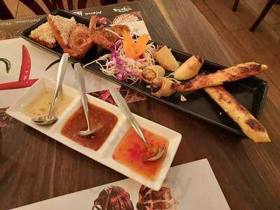 ‪tuk Tuk Thai Cuisine‬