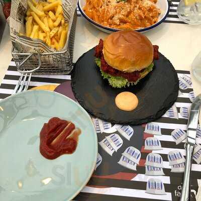 ‪falla Pasta Burger & Juices‬