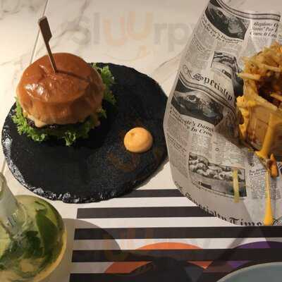 ‪falla Pasta Burger & Juices‬