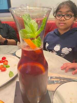 ‪pizza Express Ibn Battuta Mall‬