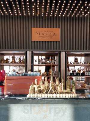 ‪the Piazza Lounge‬