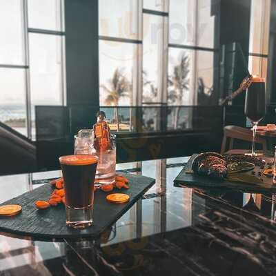 ‪the Piazza Lounge‬