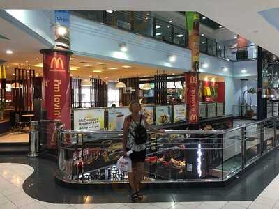 ‪mcdonalds Al Khaleej Centre‬