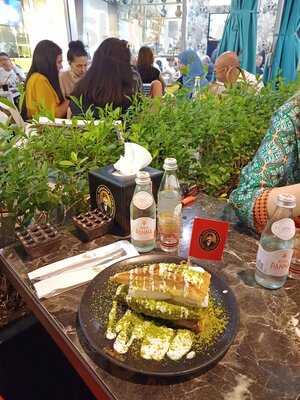 ‪hafiz Mustafa 1864 Dubai Mall‬