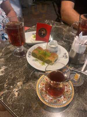 ‪hafiz Mustafa 1864 Dubai Mall‬