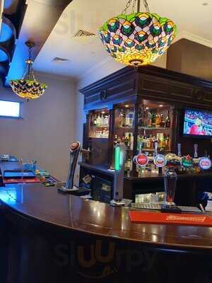 ‪two Guineas Pub‬