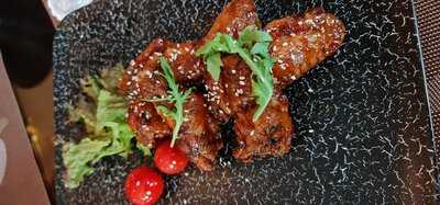 ‪two Guineas Pub‬