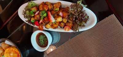 ‪two Guineas Pub‬