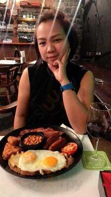 ‪nell Gwynne English Pub‬