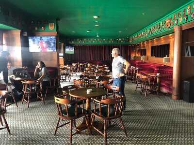 ‪the Golden Lion At Qe2‬