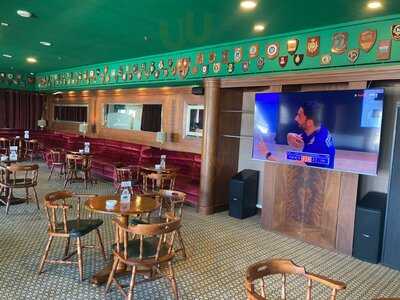 ‪the Golden Lion At Qe2‬