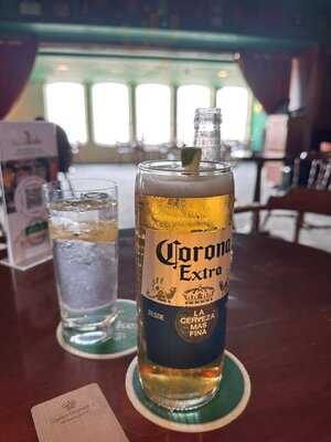 ‪the Golden Lion At Qe2‬