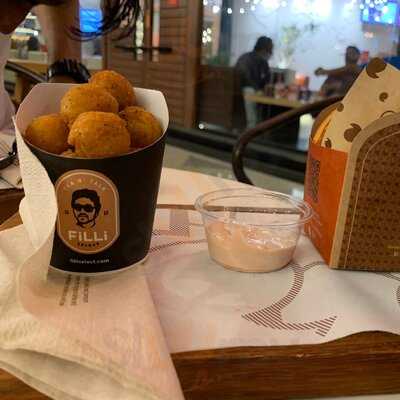 ‪filli Cafe‬