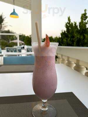 ‪beluga Beach Restaurant‬