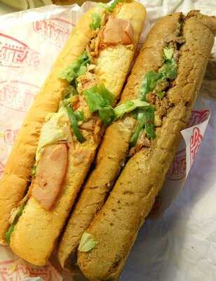 ‪charleys Phillys Steaks‬