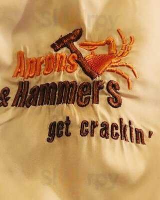 ‪aprons & Hammers‬