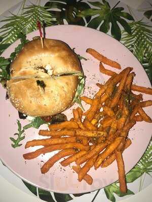 ‪circle Cafe (studio City)‬