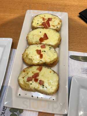 ‪olives And Tomatoes‬