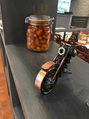 ‪olives And Tomatoes‬