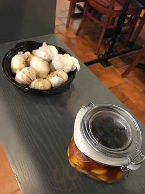 ‪olives And Tomatoes‬