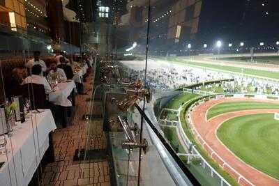 ‪tiered Restaurant‬