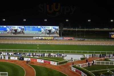 ‪tiered Restaurant‬