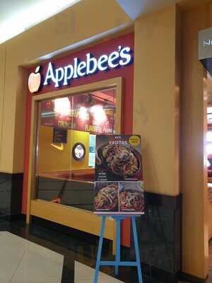 ‪applebee's‬