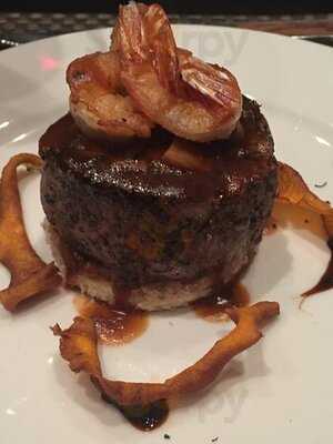 ‪the Grand Grill & White Lounge‬