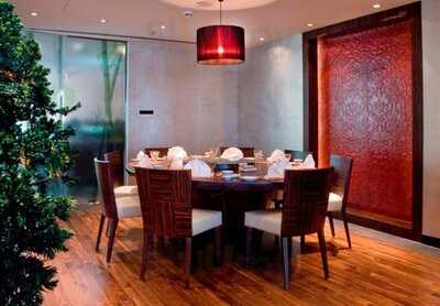 ‪szechuan Palace‬