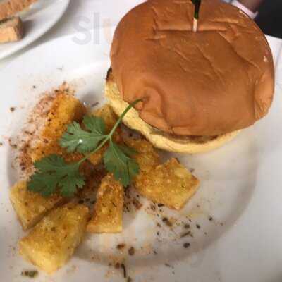 ‪circle Cafe (healthcare City)‬