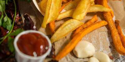 ‪surf 'n' Fries‬