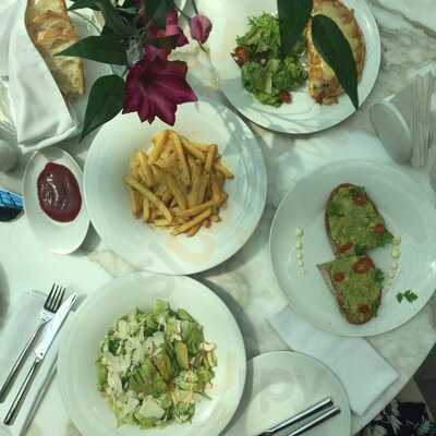 ‪harper's Bazaar Cafe‬