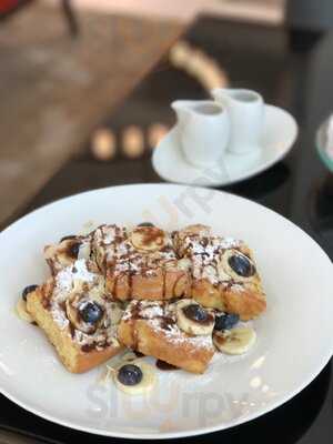 ‪harper's Bazaar Cafe‬