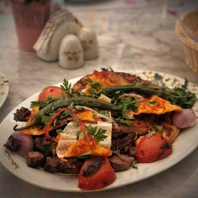 بيت ورد مطعم ومقهى لبناني