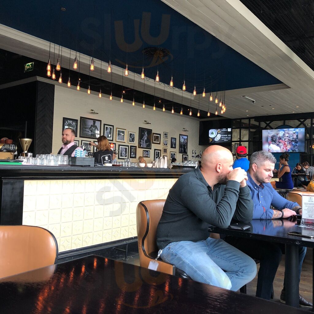 ‪the Lion By Nick & Scott‬