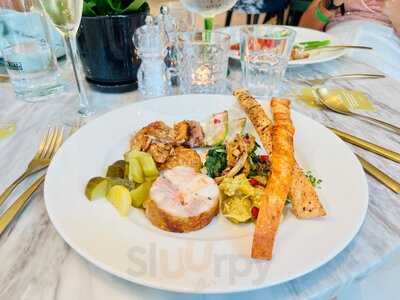 ‪mina's Kitchen‬