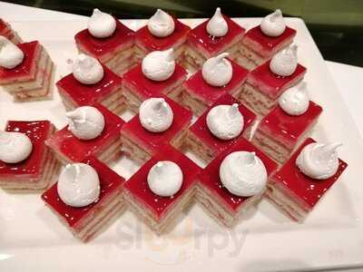 ‪seasons All Day Dining‬