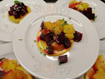 ‪seasons All Day Dining‬