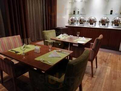 ‪seasons All Day Dining‬