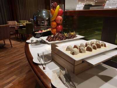 ‪seasons All Day Dining‬